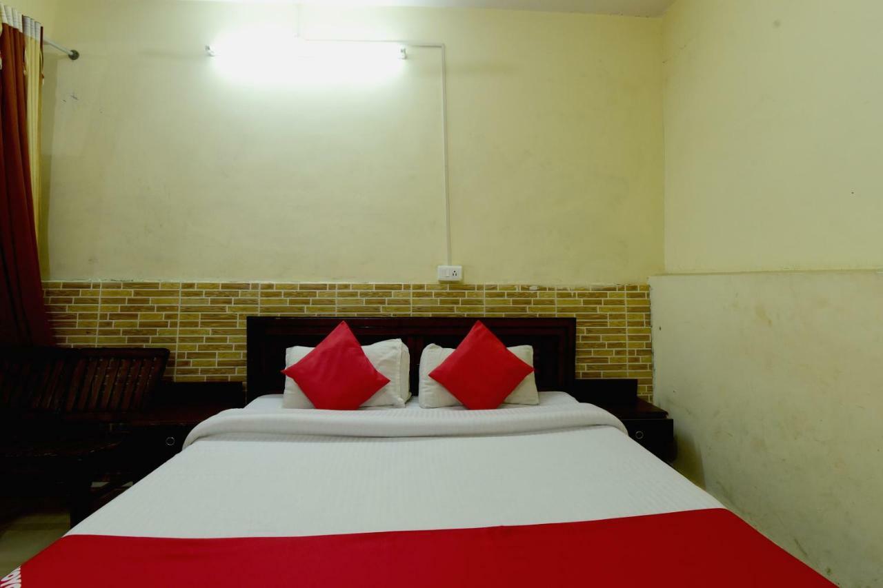 Oyo 28027 Hotel Dhruv Mandi Eksteriør billede