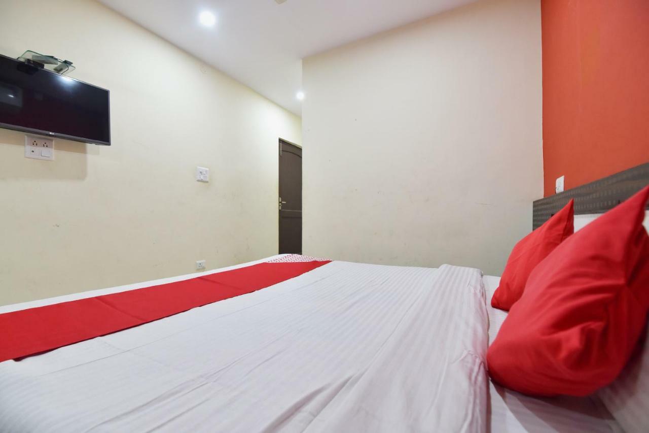 Oyo 28027 Hotel Dhruv Mandi Eksteriør billede